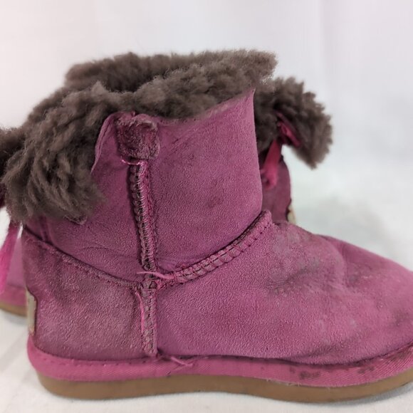 UGG Auzland Sheepskin Pink Boots Booties Girls Youth 9/10 EU 29 Short Bow - Picture 8 of 14